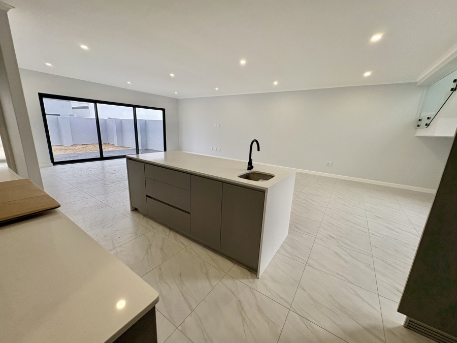 To Let 4 Bedroom Property for Rent in Sandown Western Cape
